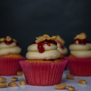 Cupcakes με Φυστικοβούτυρο &amp; Μαρμελάδα
